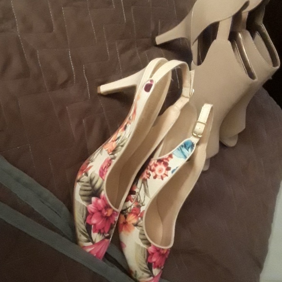 Cream Lesuit and two pairs of shoes - Picture 2 of 2